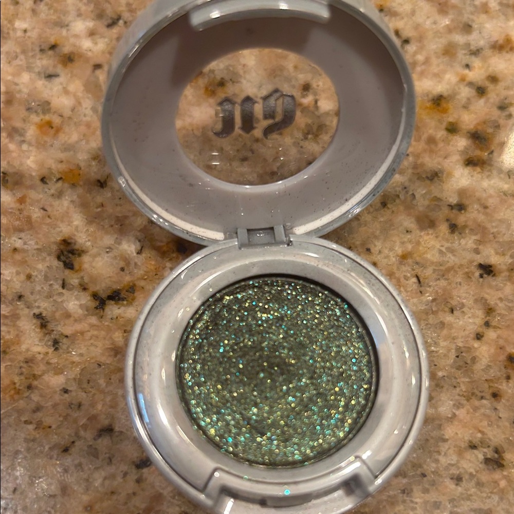Urban Decay Shimmering moon dust Green Eyeshadow Zodiac